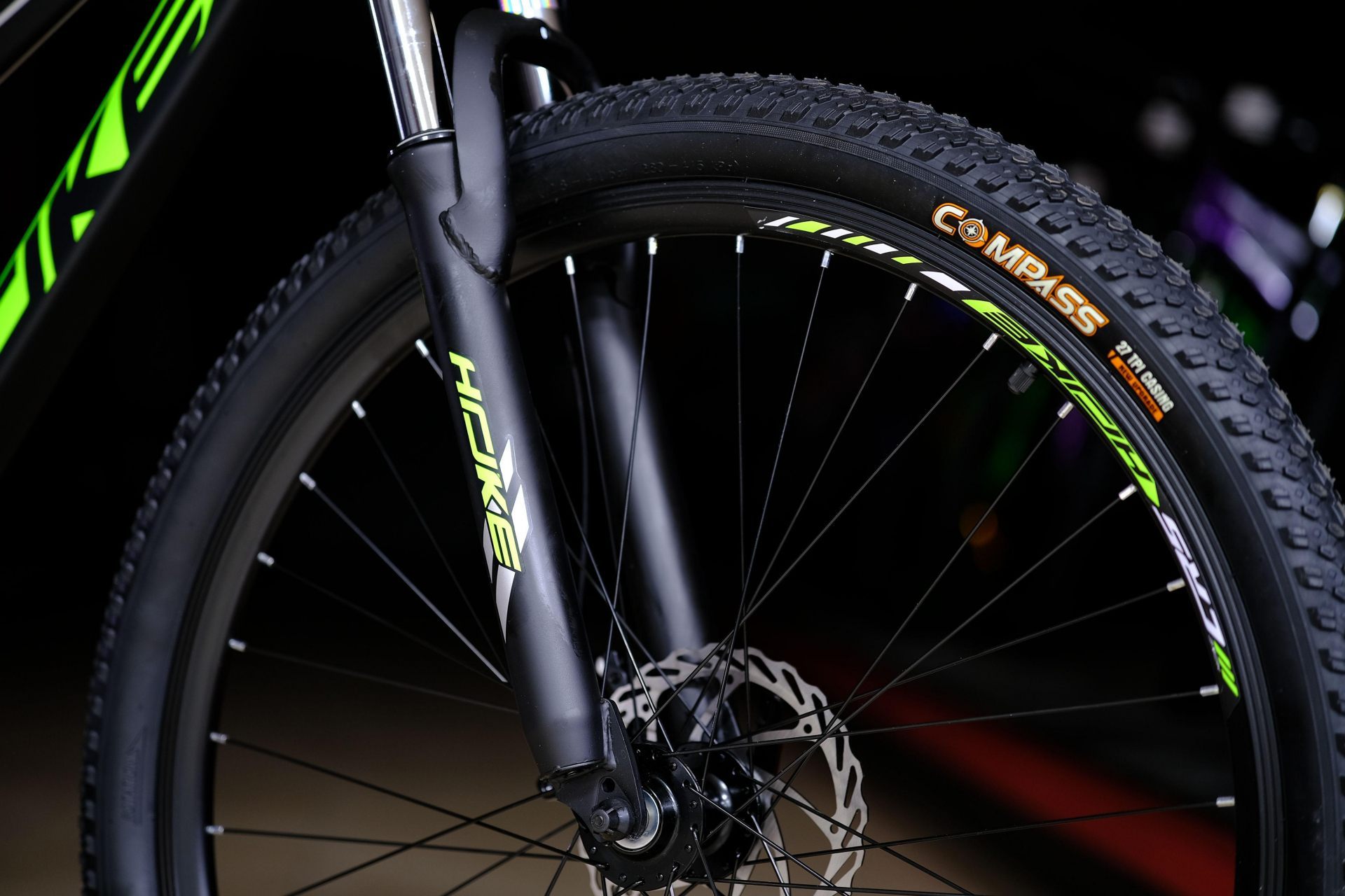 Обод 27.5 двойной, втулки на промподшипниках
 HOKE Shock 27,5 MD матовый чёрный-оранжевый 15