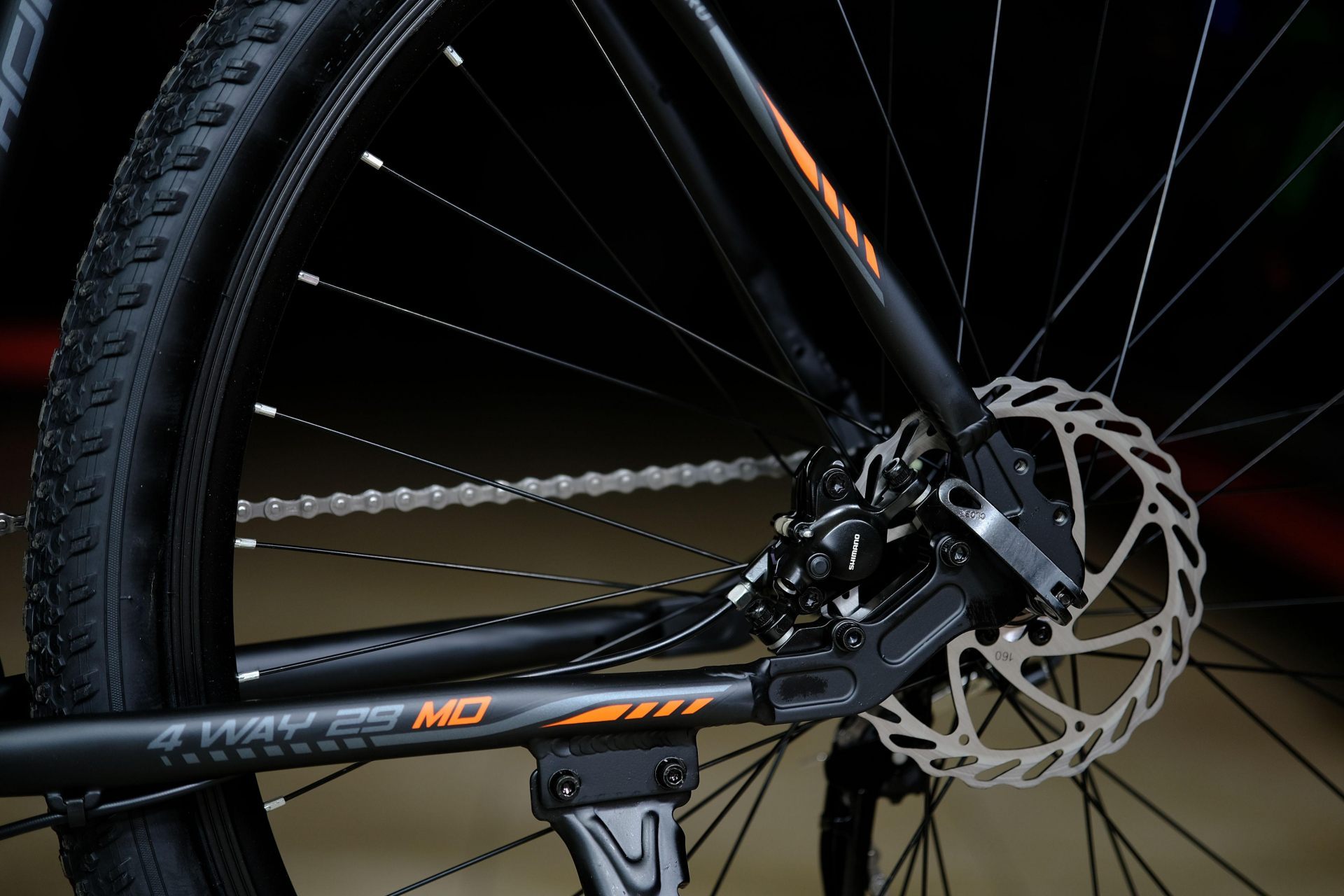 Тормоз дисковый гидравлический Shimano MT200 160мм
 HOKE 4 Way 29 HD матовый чёрный-оранжевый 19